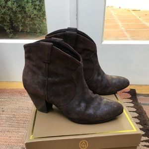 Ash Jalouse ankle boot with heel. French 39=US 8.